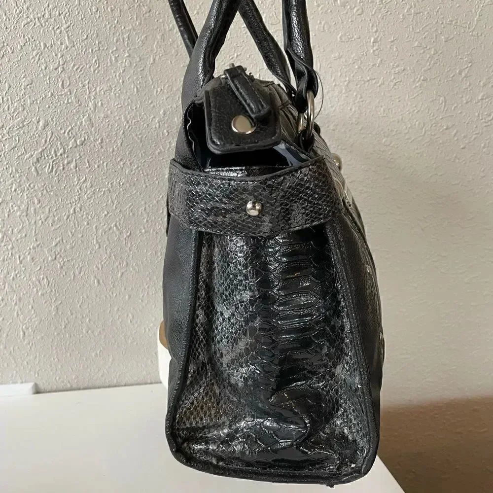 Sag Harbor Gray and Black Faux Snake Skin Handbag EUC